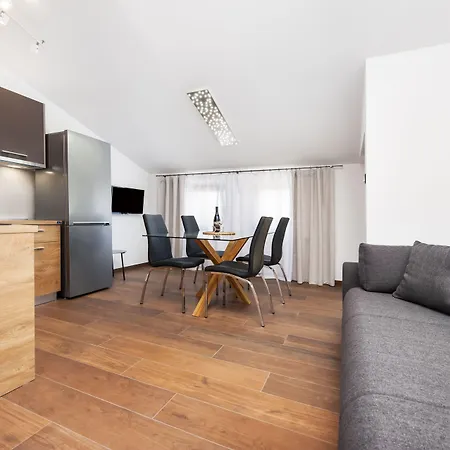 Mon Maison Sanja רוביני